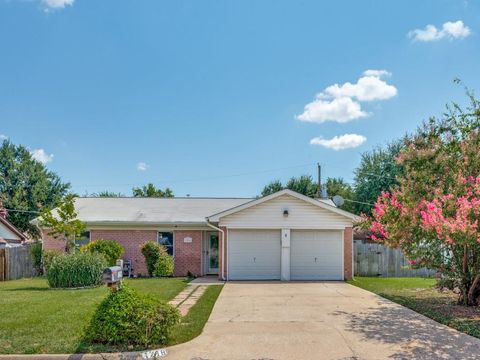 1216 Manning Street Benbrook TX 76126