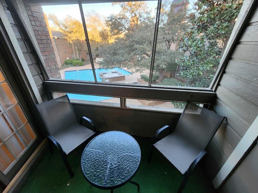 Chasewood Oaks Condo - Residential