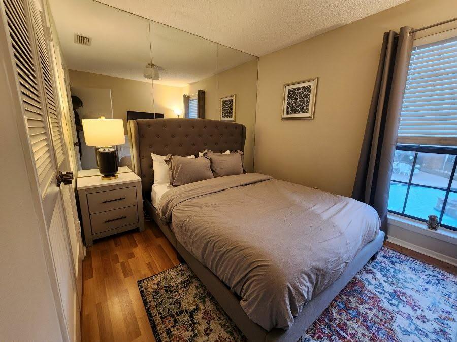 Chasewood Oaks Condo - Residential