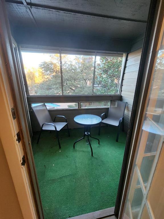 Chasewood Oaks Condo - Residential