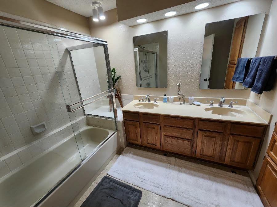 Chasewood Oaks Condo - Residential