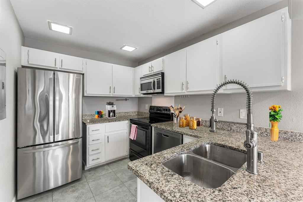 Villas Condo At Pkwy Village - Residential