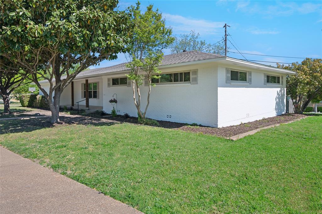 202 Joe White Street