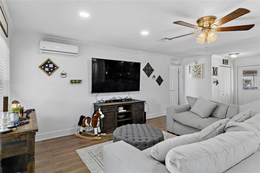 J L Chavert-East Lake Limestone - Residential