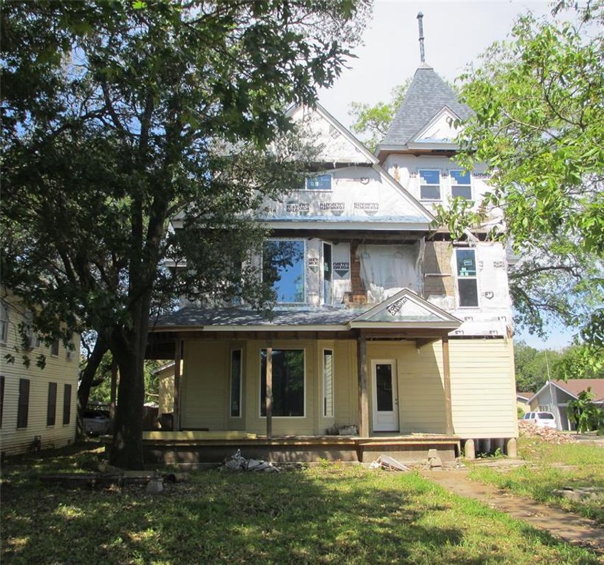 Outstanding Victorian home waiting for an exciting new owner with lots of imagination to see what this wonderful old home could be. The building has an old history and lots of charm and character. Current owner started remodeling and has added all new energy efficient windows, all new concrete pillars to shore up the home's foundation, new metal roof and began adding new Hardi plank siding. The possibilities for this home are endless. It is in the Hillsboro Historic District, but not subject to the Historical committee's restrictions. Home is begging to be restored to its original beauty. In the photo section the last 12 pictures are NOT current but old pictures showing what the home originally looked like and with your imagination what it could look like again.