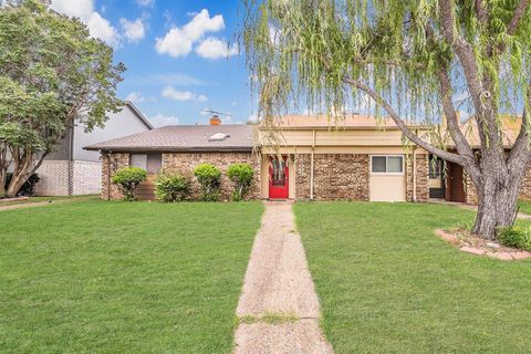 Photo of 5003 Maryanna Way, North Richland Hills, TX 76180 (MLS # 21299201)