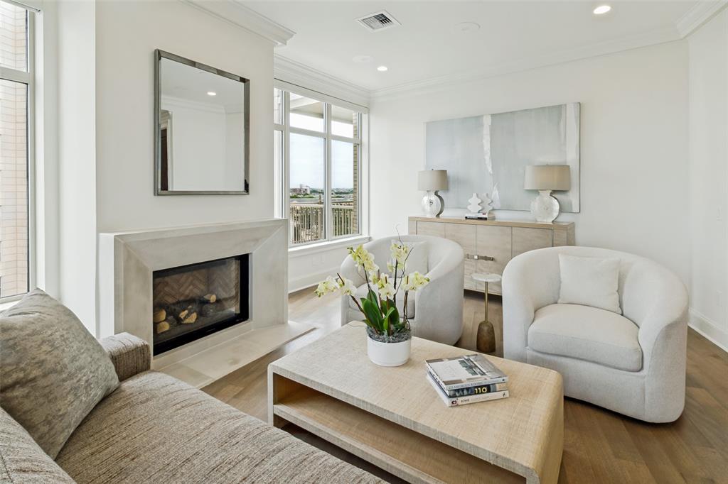 2555 N Pearl Street 805
