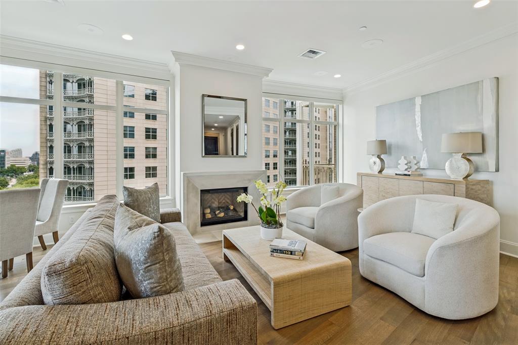 2555 N Pearl Street 805