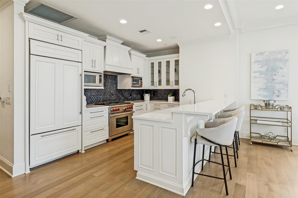 Tower & Regency Row Residence Condo - Residential