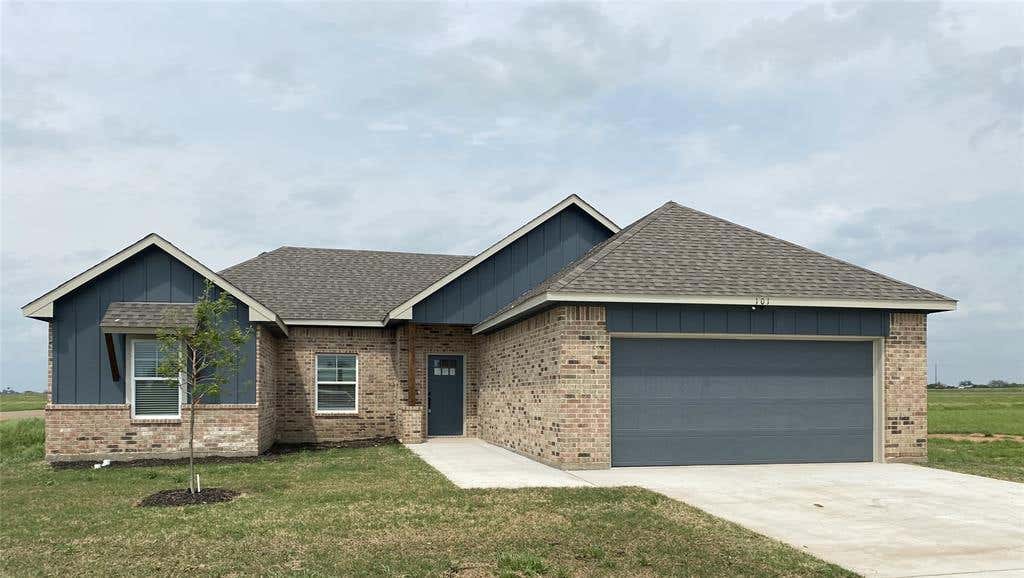 Photo of 115 Panther Loop, Mabank, TX 75147 (MLS # 21320092)