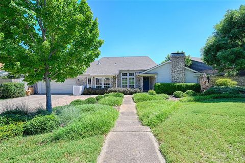 Single Family Residence in Carrollton TX 2603 Country Place.jpg