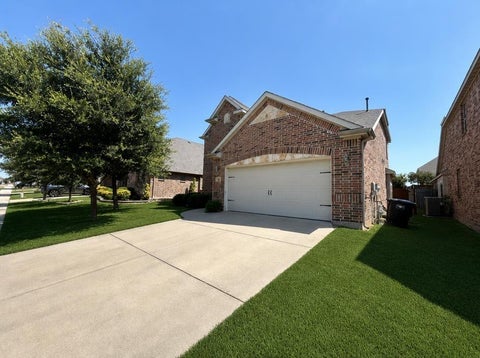 Photo of 928 Albany Drive, Fort Worth, TX 76131 (MLS # 21368460)