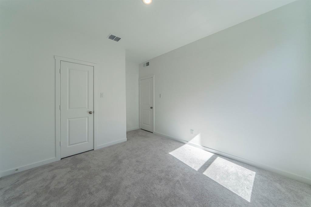 SHADED TREE - Residential Lease