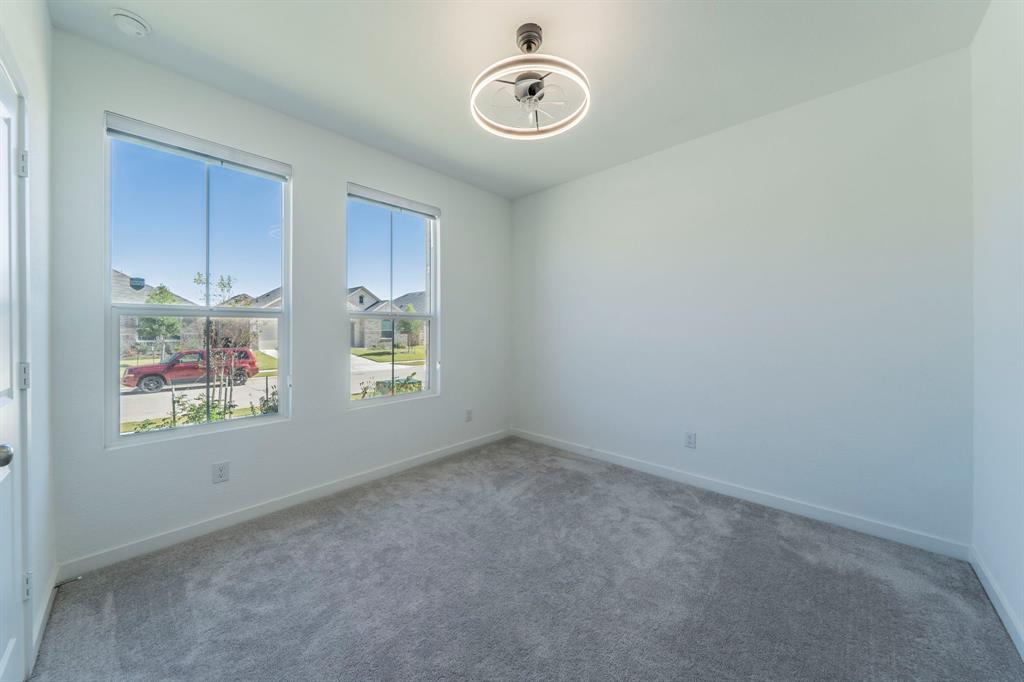 SHADED TREE - Residential Lease