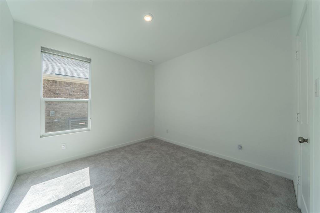 SHADED TREE - Residential Lease