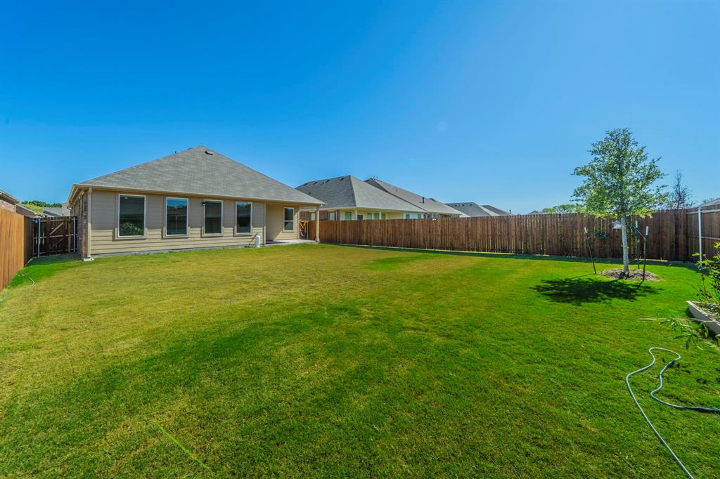 SHADED TREE - Residential Lease