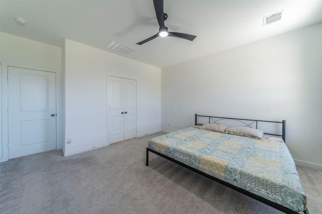 SHADED TREE - Residential Lease