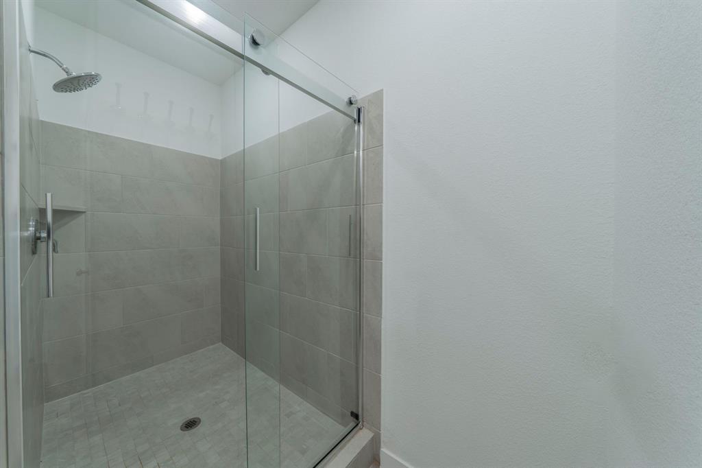 SHADED TREE - Residential Lease