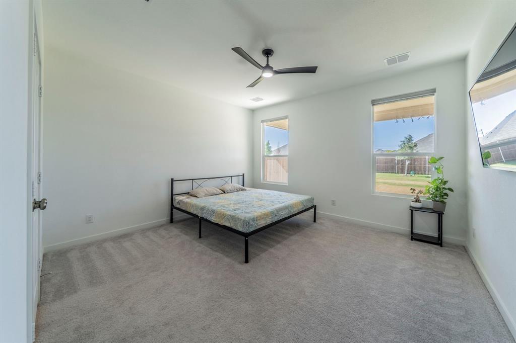 SHADED TREE - Residential Lease