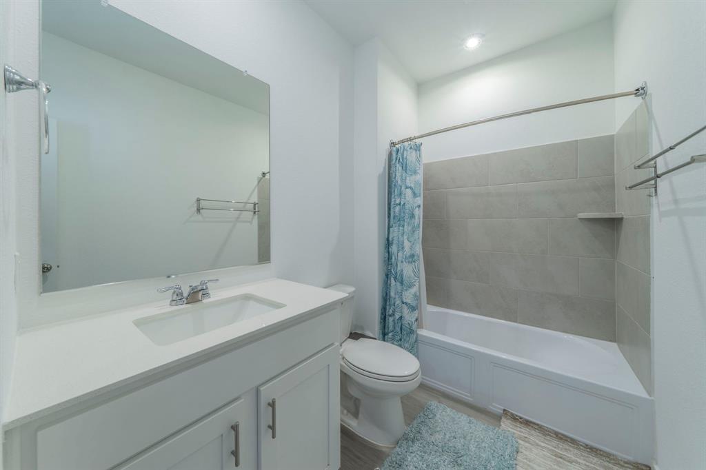 SHADED TREE - Residential Lease