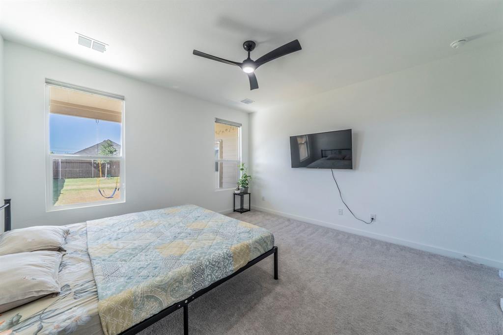 SHADED TREE - Residential Lease