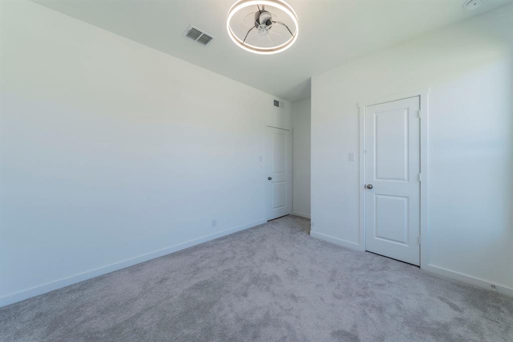 SHADED TREE - Residential Lease