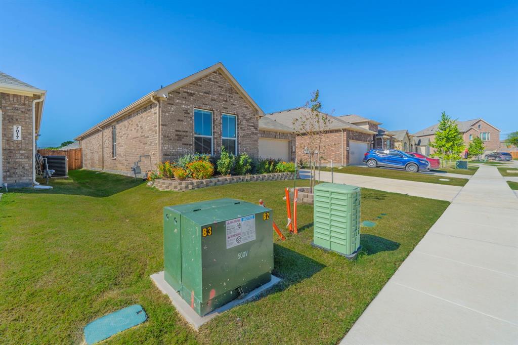 SHADED TREE - Residential Lease