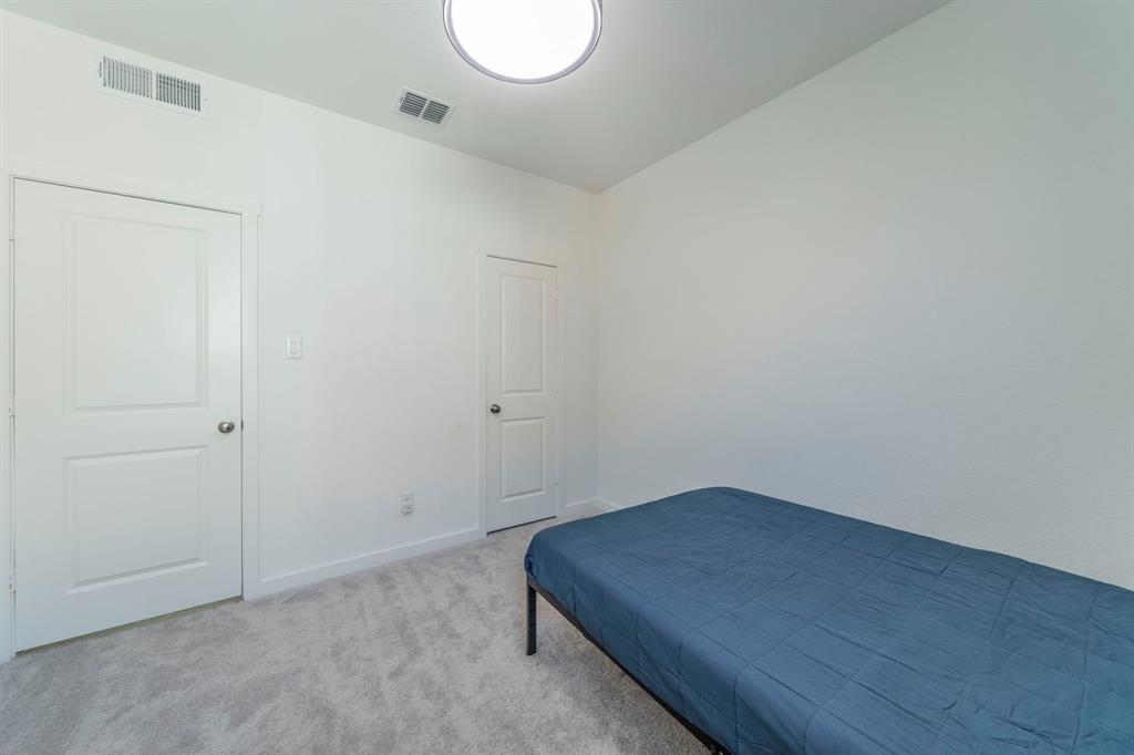 SHADED TREE - Residential Lease