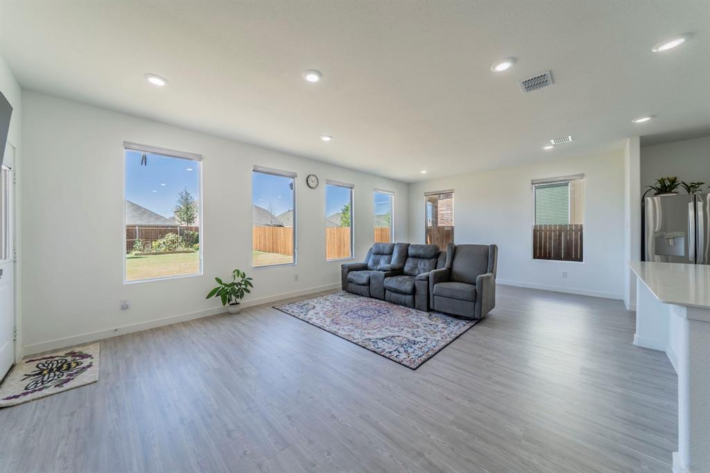 SHADED TREE - Residential Lease