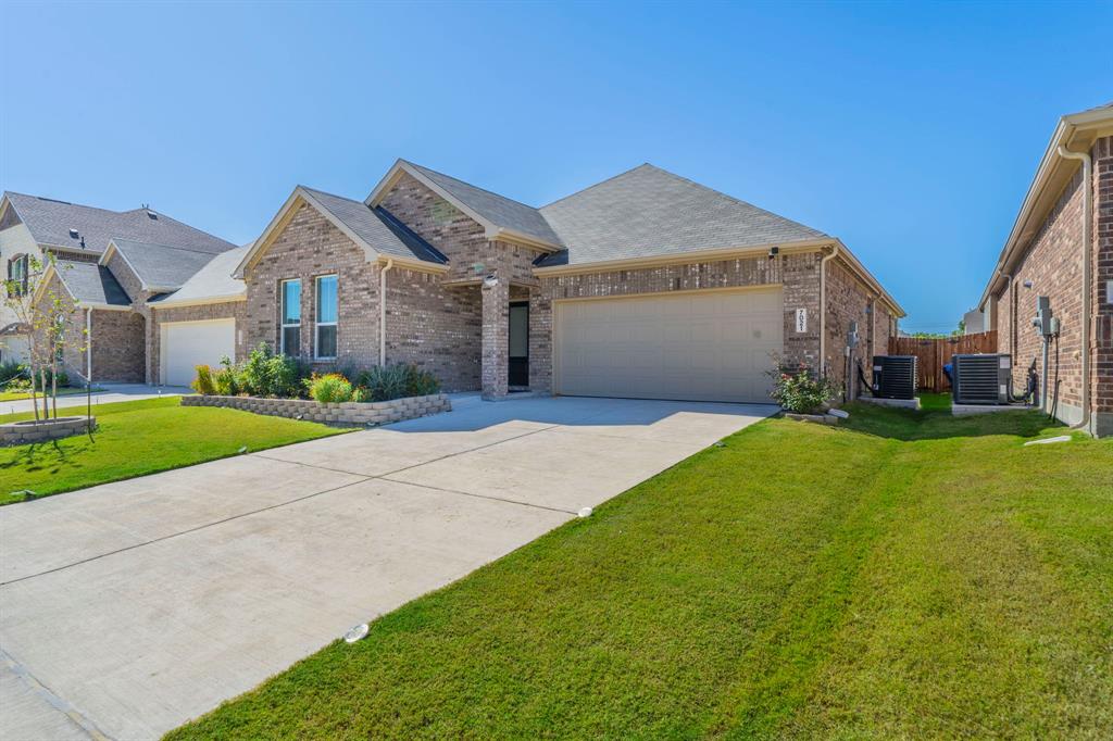 SHADED TREE - Residential Lease