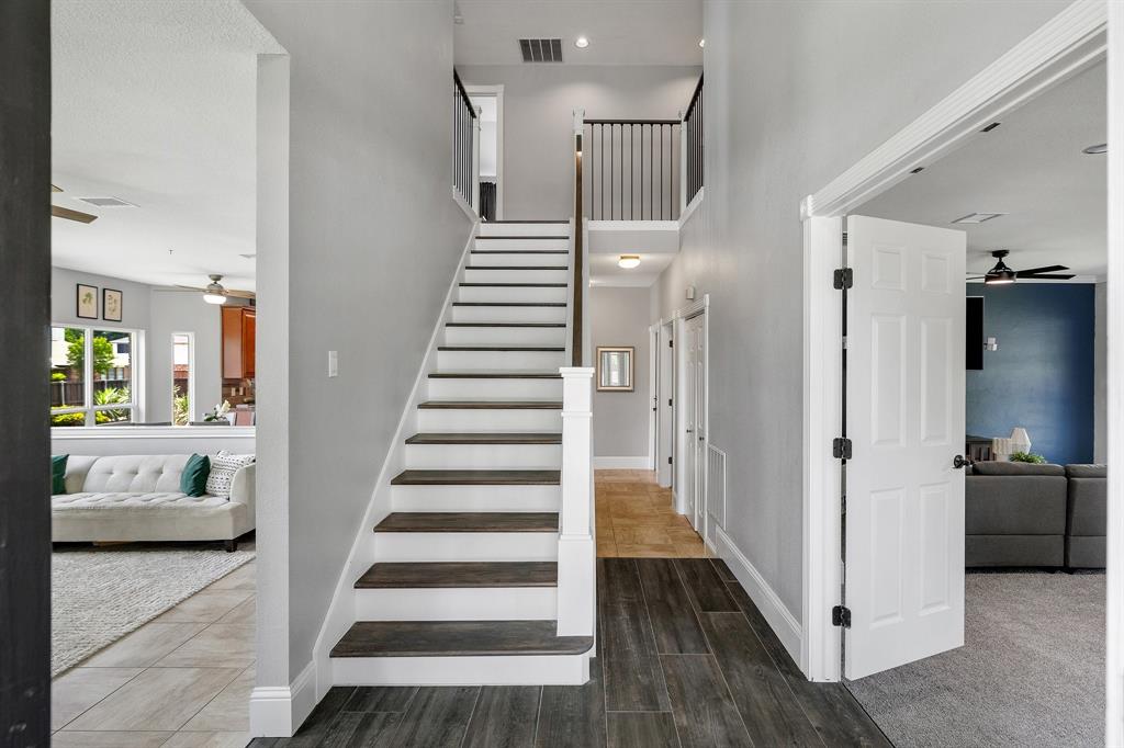 6821 Rochelle Drive