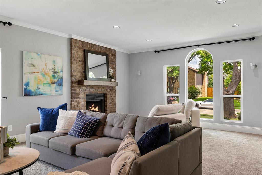 6821 Rochelle Drive