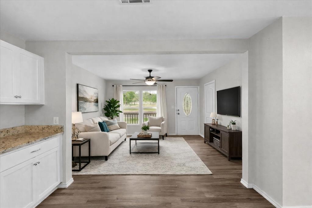 657 E Commerce Street