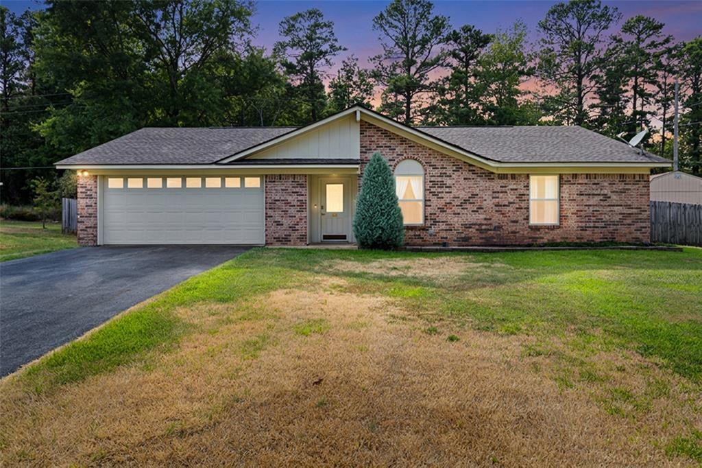 Photo of 311 Hillshore Drive, Longview, TX 75605 (MLS # 21375138)