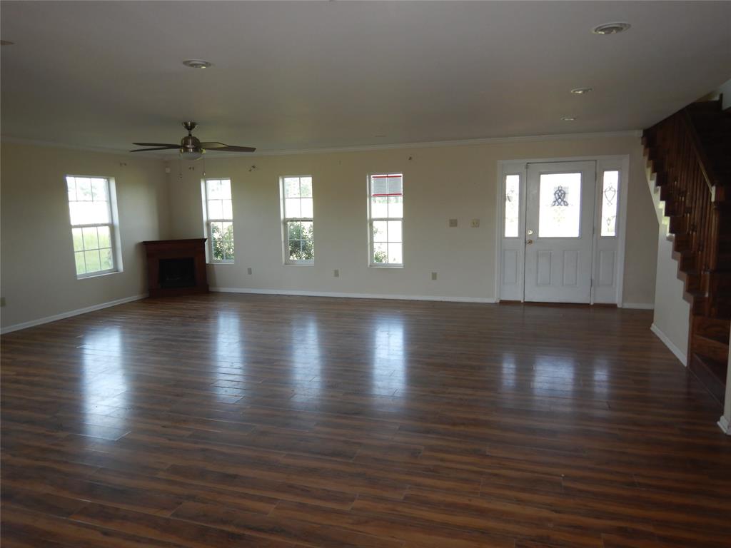 196 Meadowview Lane