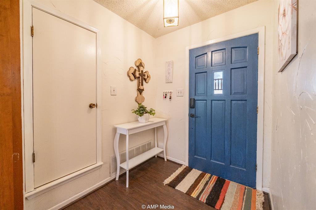 3002 Red Oak Circle