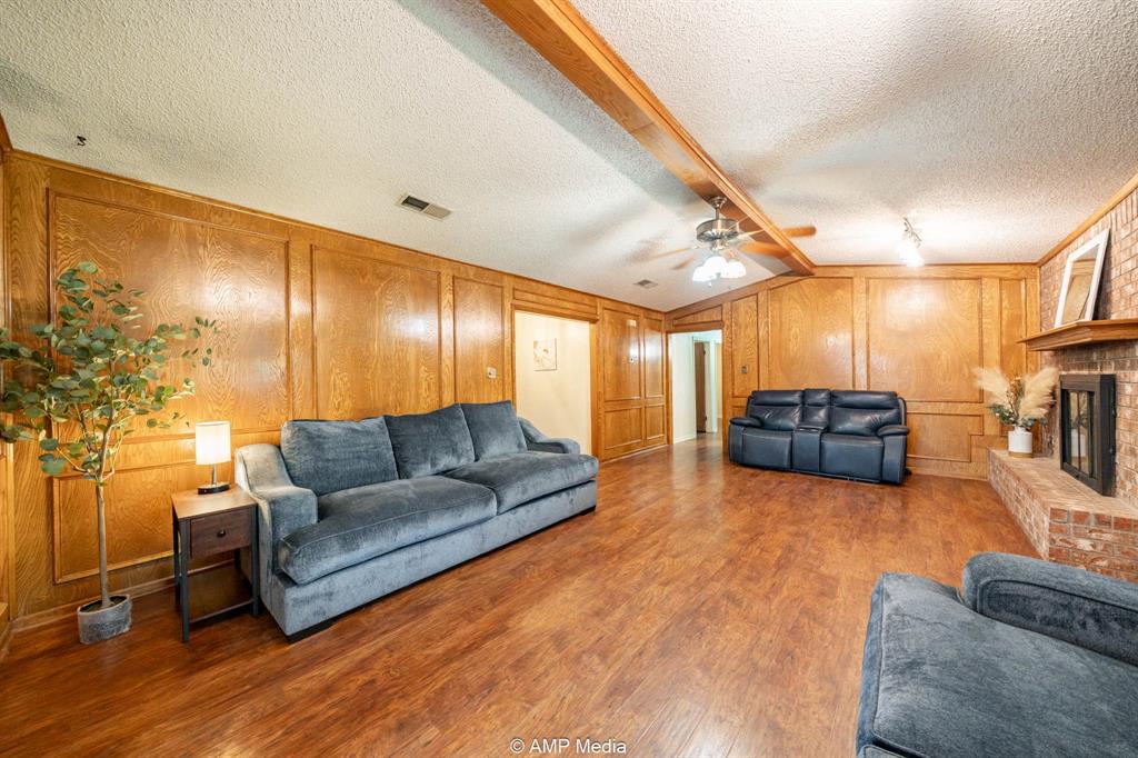 3002 Red Oak Circle