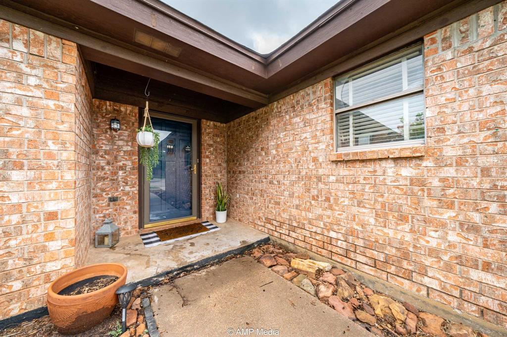3002 Red Oak Circle