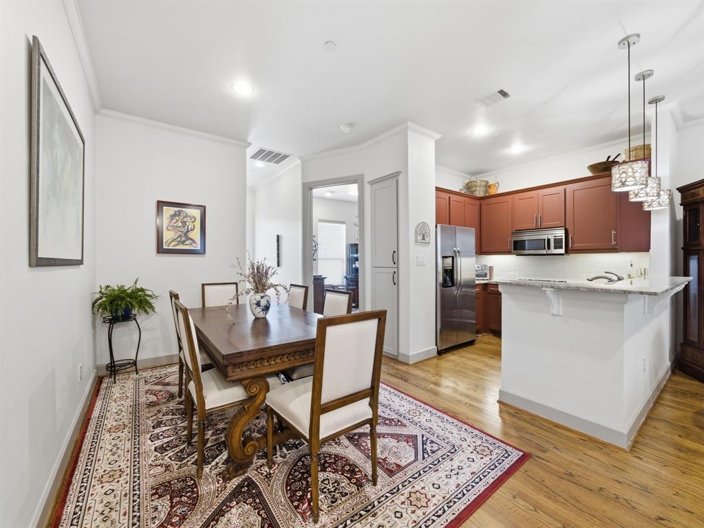 7333 Valley View Lane 305
