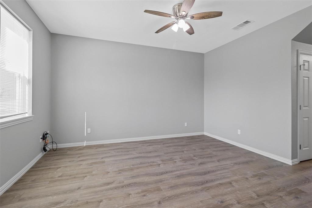 525-527 E Ball Street 525