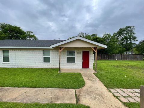Photo of 208 Hosack Street, Arlington, TX 76010 (MLS # 21253581)