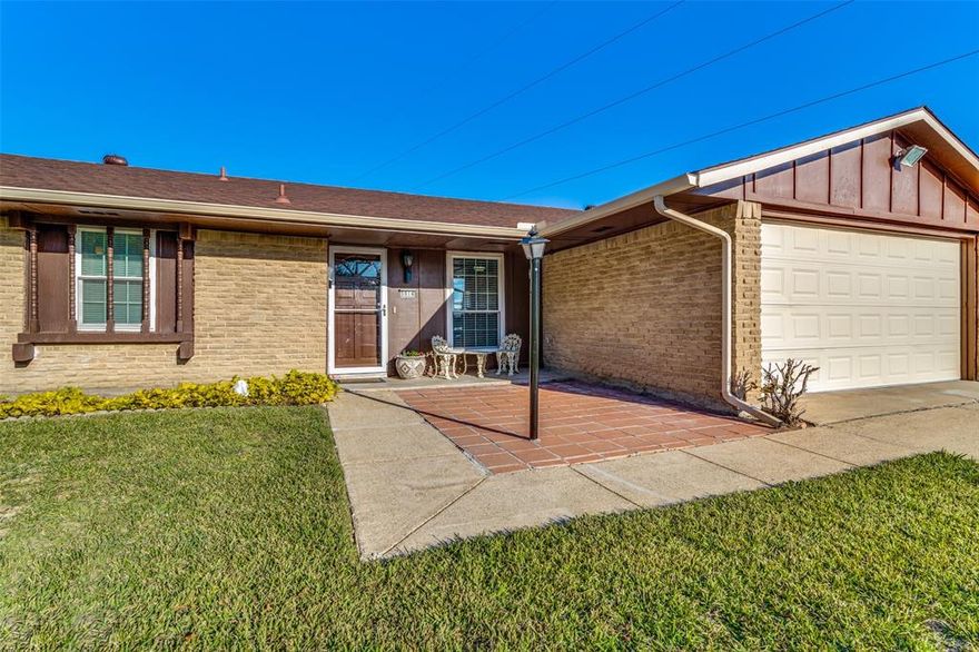 Nice ,Cozy home nested in quiet neighborhood, with open floor plan, it has several upgrades, New AC, New windows, Counter tops, remolded Bathrooms , the  garage and much more.  This 3 Bedroom , 2 bath has good a  size  back yard with  a storage.
Don’t miss the one ready  for the new owners to build new memories.
Buyers , buyer's agent verify all the information.