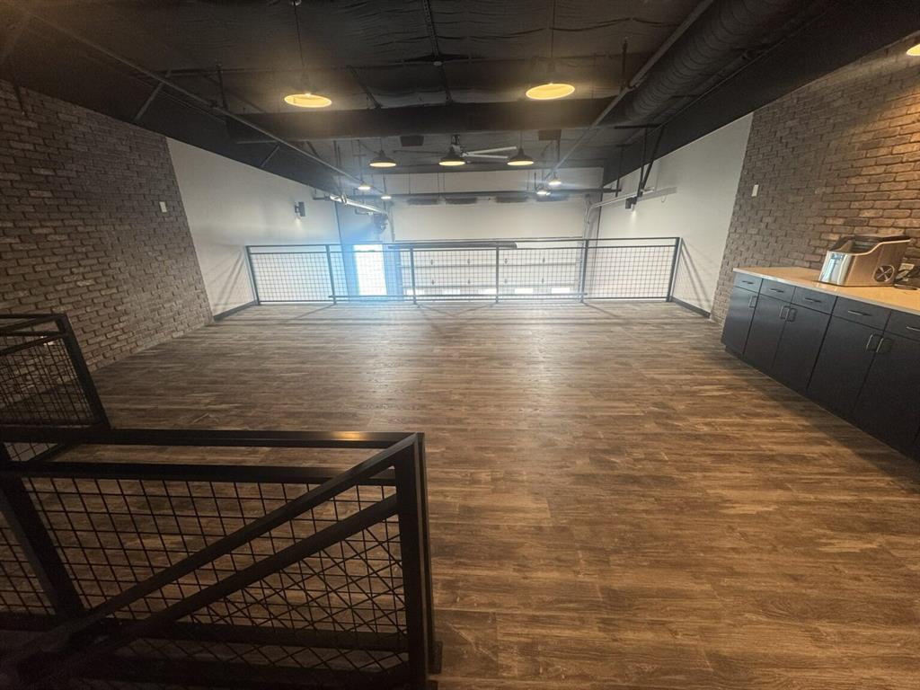 1725 N Main 211