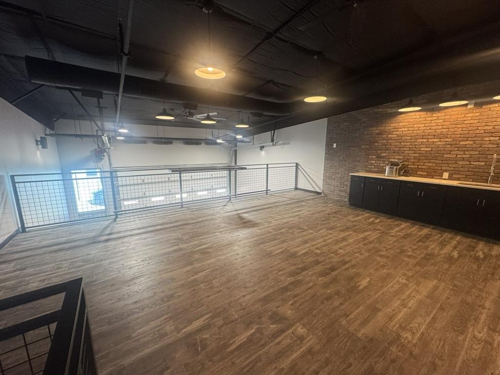 1725 N Main 211