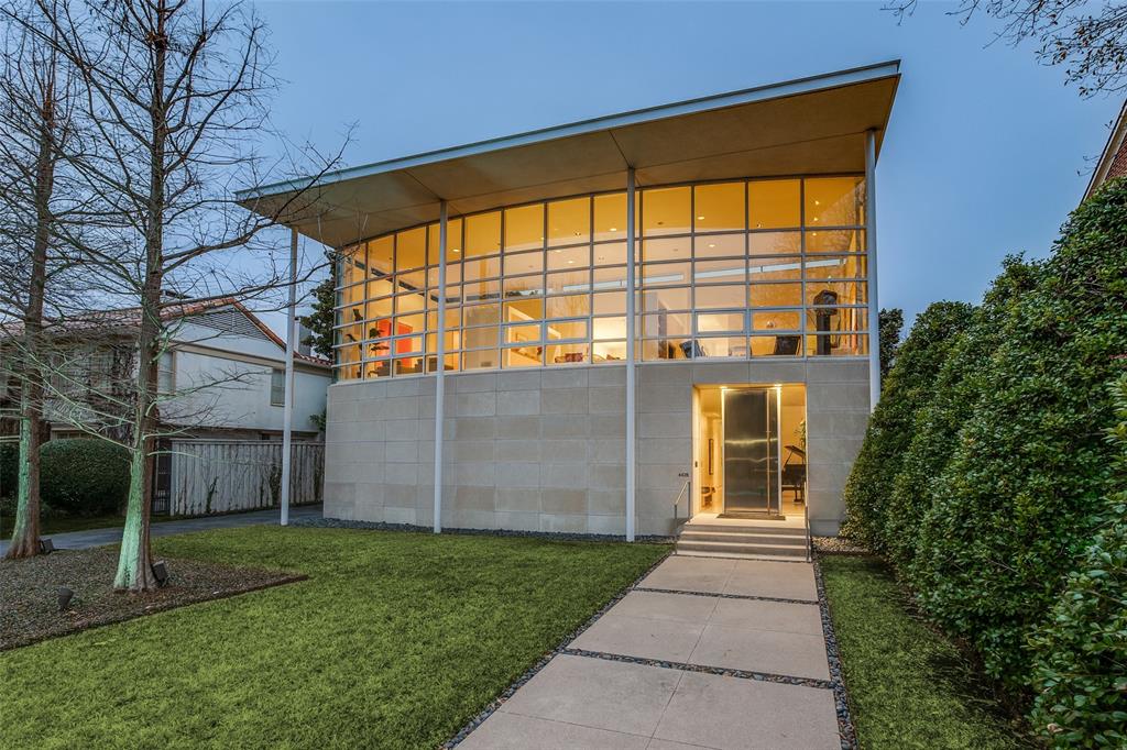 4428 N Versailles Avenue