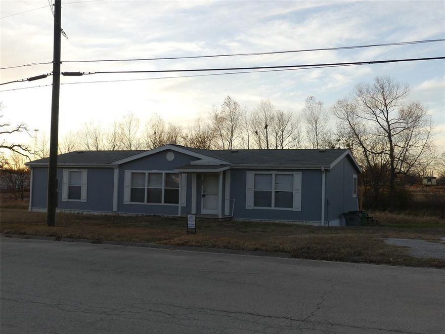 Lots of room to roam on this one...both inside and outside.  You will like the open floor plan with the living room, dining room, and kitchen all adjacent to each other. The living room has a built-in entertainment center that will accept a large flat screen TV. The kitchen includes a desk area and a breakfast bar. The huge, oversized, corner lot is just under an acre, at .80 acres. The home is move-in ready. The master bedroom has a walk-in closet and large bathroom. Separate shower, garden tub, and dual sinks make getting ready in a hurry a breeze. There is also a small tree lined creek on the back of the property. Easy access from 287, and just a few blocks from Downtown Bowie. Act fast!!