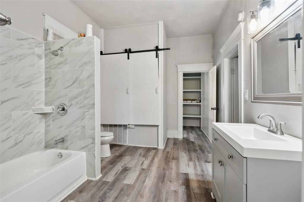 Lawn Place 01 - Residential