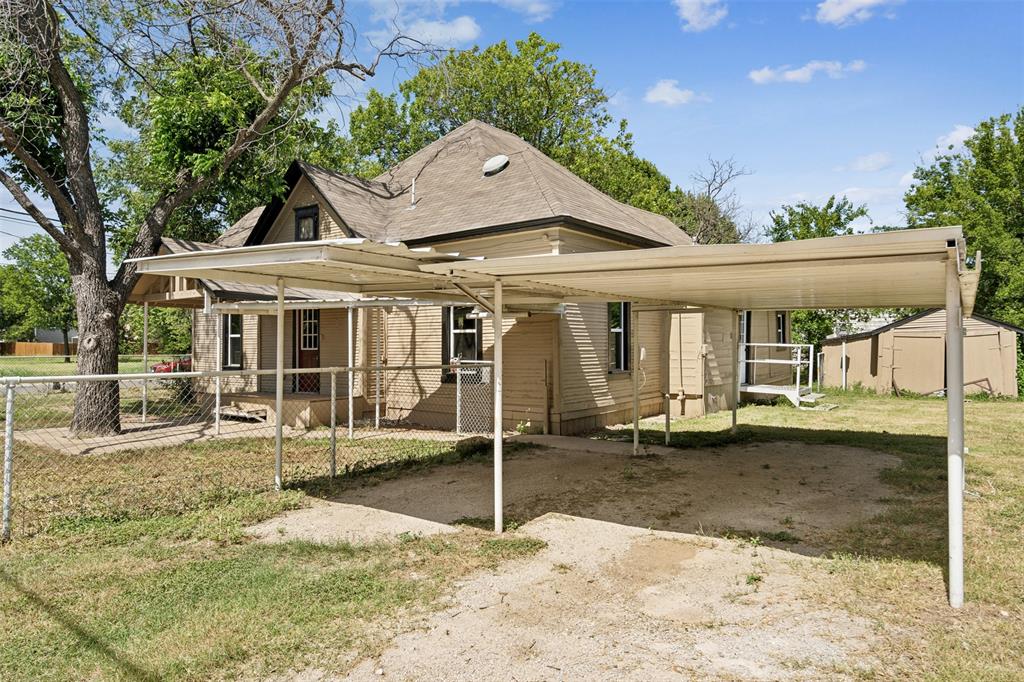 Lawn Place 01 - Residential