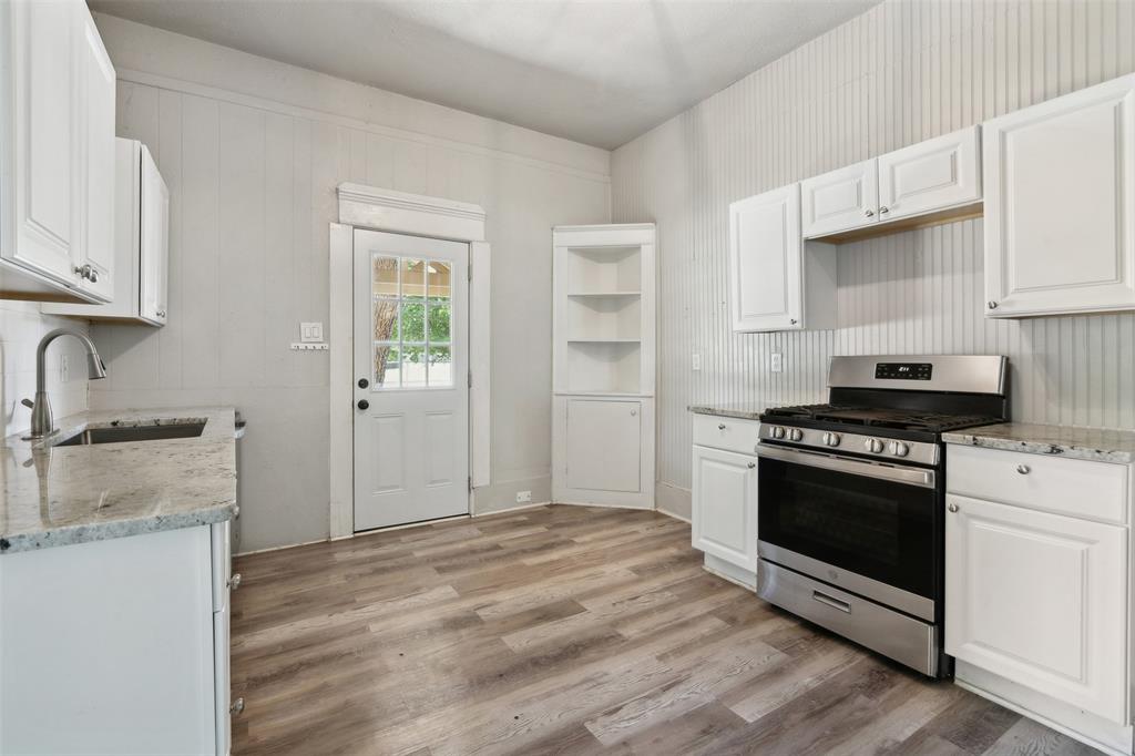 Lawn Place 01 - Residential