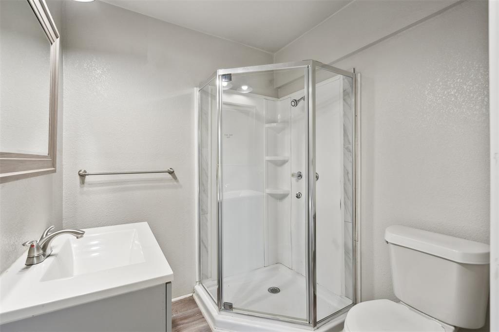 Lawn Place 01 - Residential